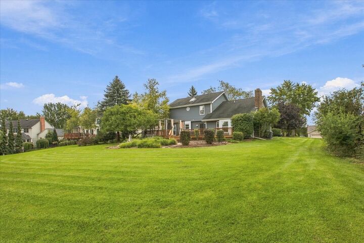Property Photo: 1320 Spring Hill Drive IL 60102