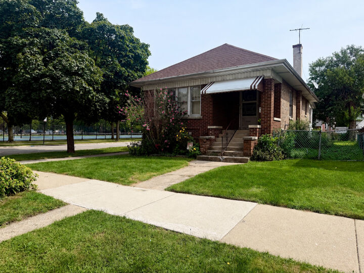 Property Photo: 5057 N Keeler Avenue IL 60630