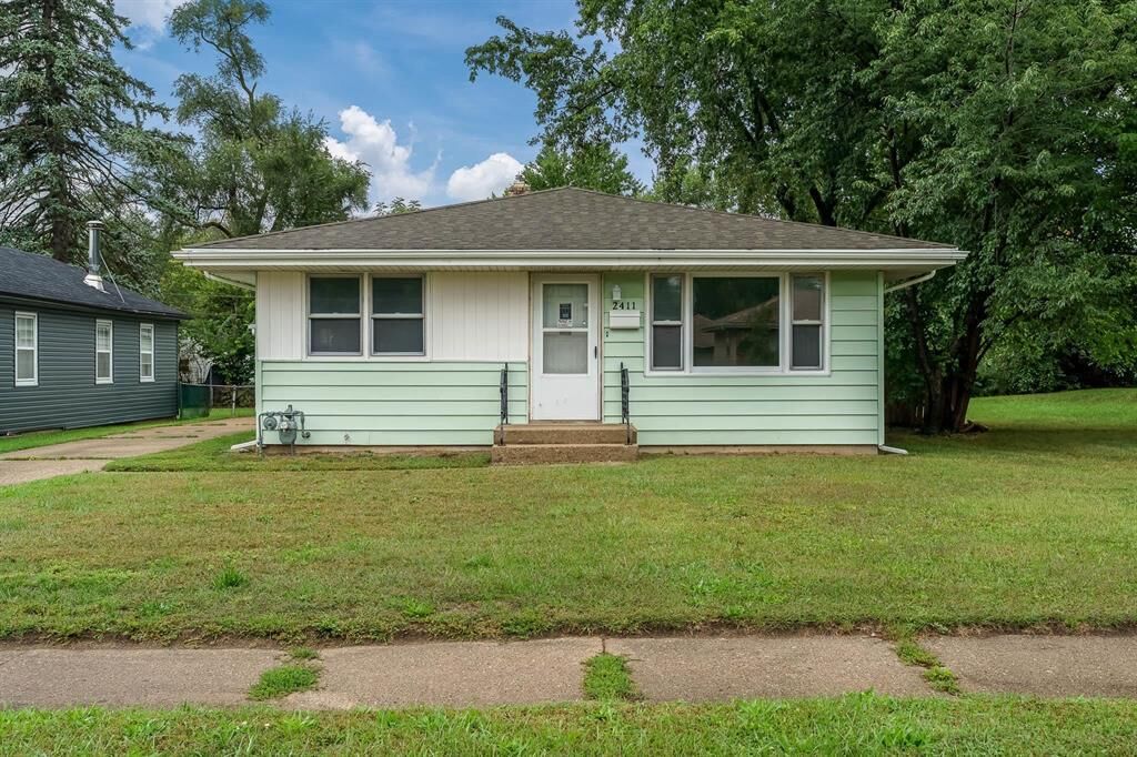 Property Photo: 2411 Barton Boulevard IL 61103