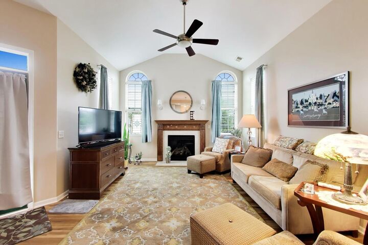 Property Photo:  610 Schumann Street 28B  IL 60098 