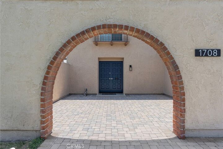 Property Photo:  1708 E Cyrene  CA 90746 