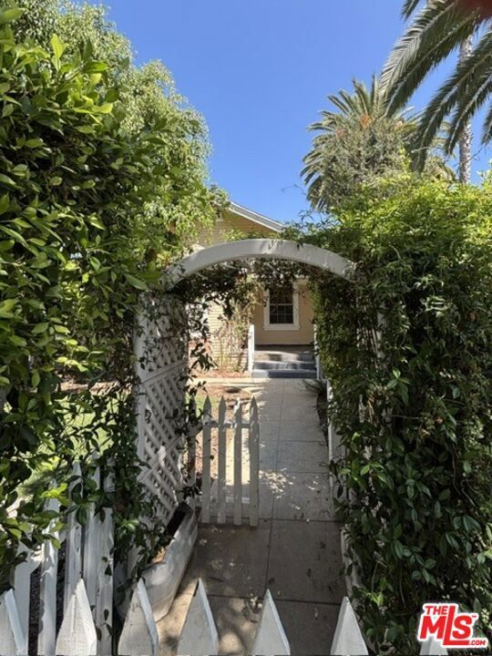 Property Photo:  1223 14th Street  CA 90404 