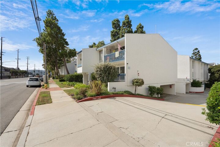 Property Photo:  649 S Prospect 106  CA 90277 
