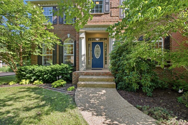 Property Photo: 1122 Pin Oak Ln TN 37027