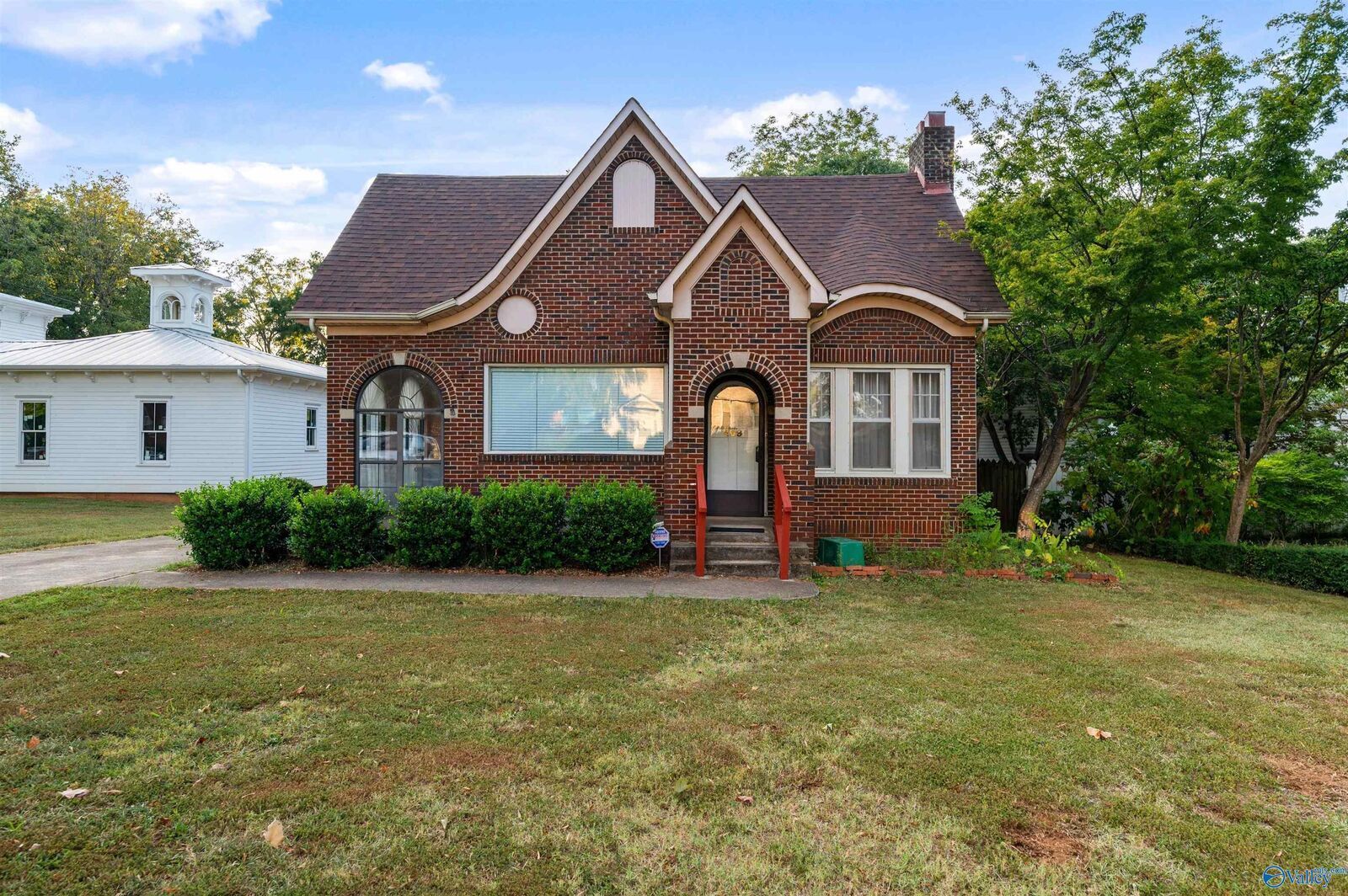 Property Photo: 409 North Jefferson Street AL 35611
