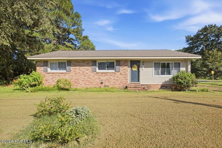 Property Photo:  613 E Chelly Street  NC 28398 