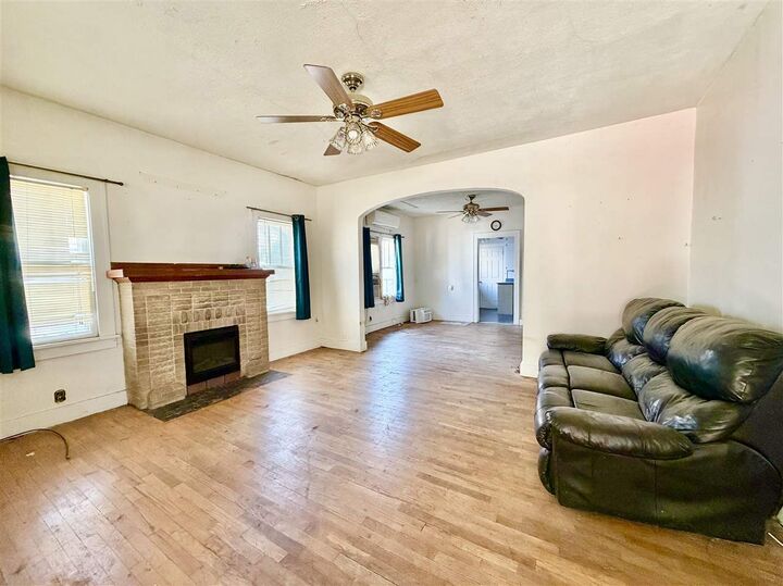 Property Photo: 719 W Florence Avenue OK 74631