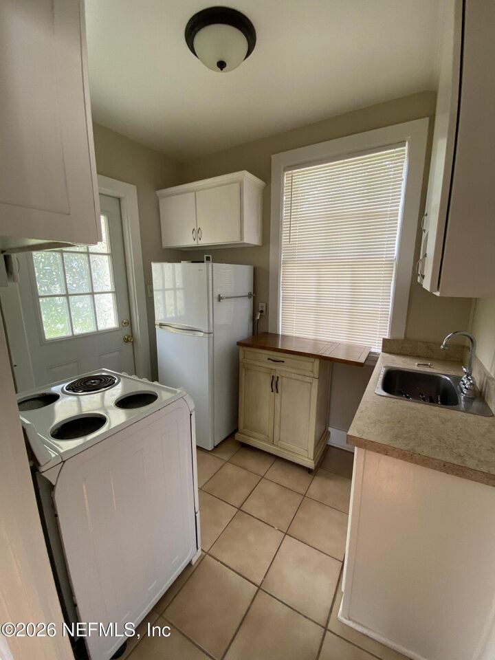 Property Photo: 1535 Parkwood Street 3 FL 32207