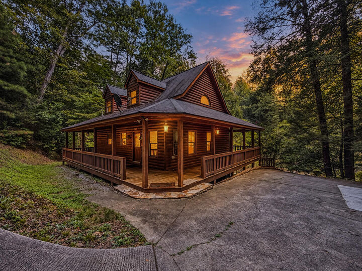Property Photo: 525 Gallery Court GA 30540