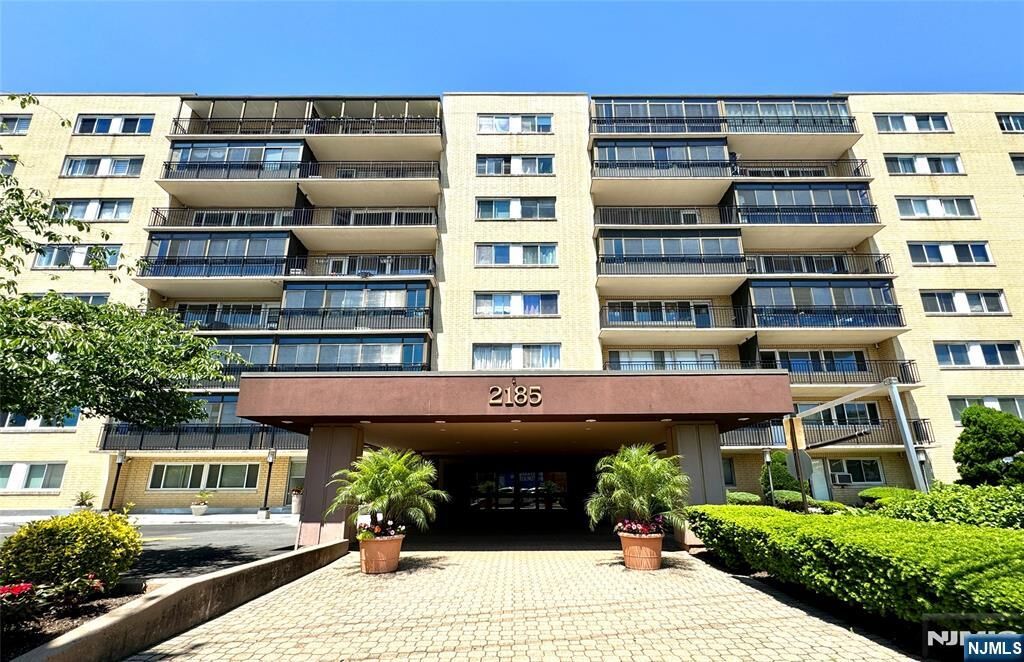 Property Photo:  2185 Lemoine Avenue 6P  NJ 07024 
