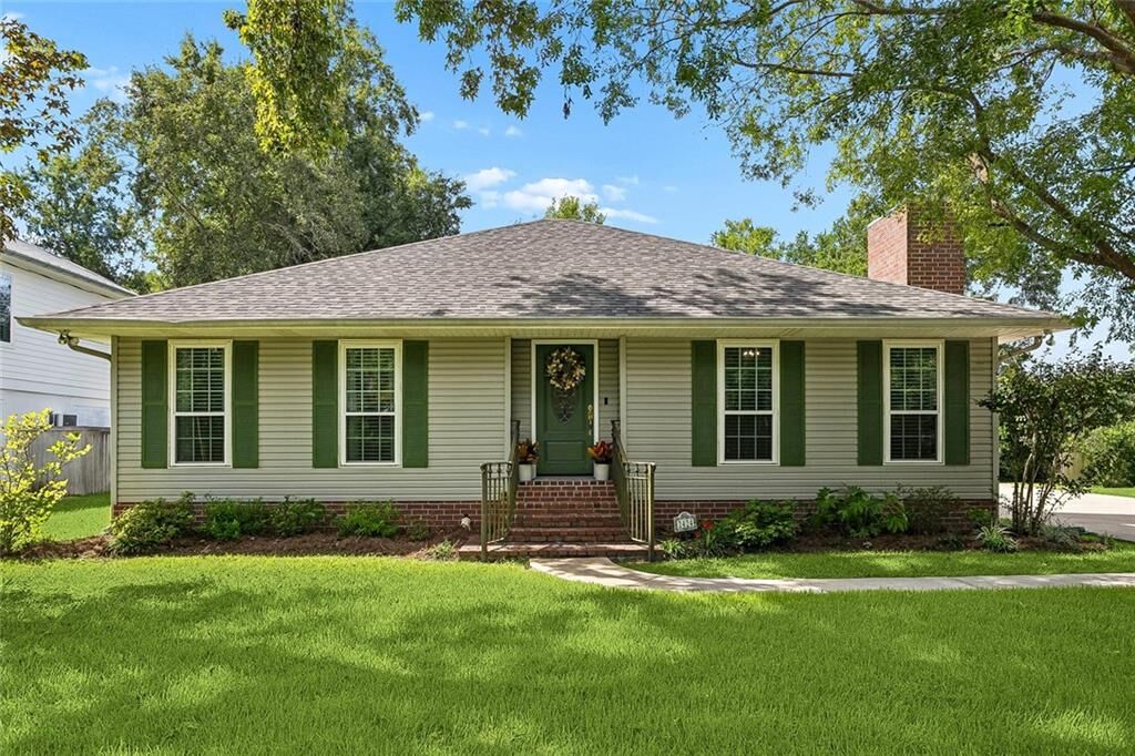 Property Photo:  2424 Mathis Street  LA 70448 
