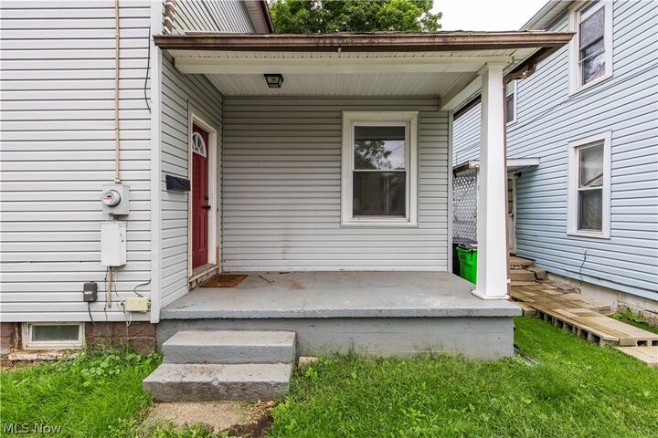 Property Photo:  327 Schrock Place SW  OH 44647 