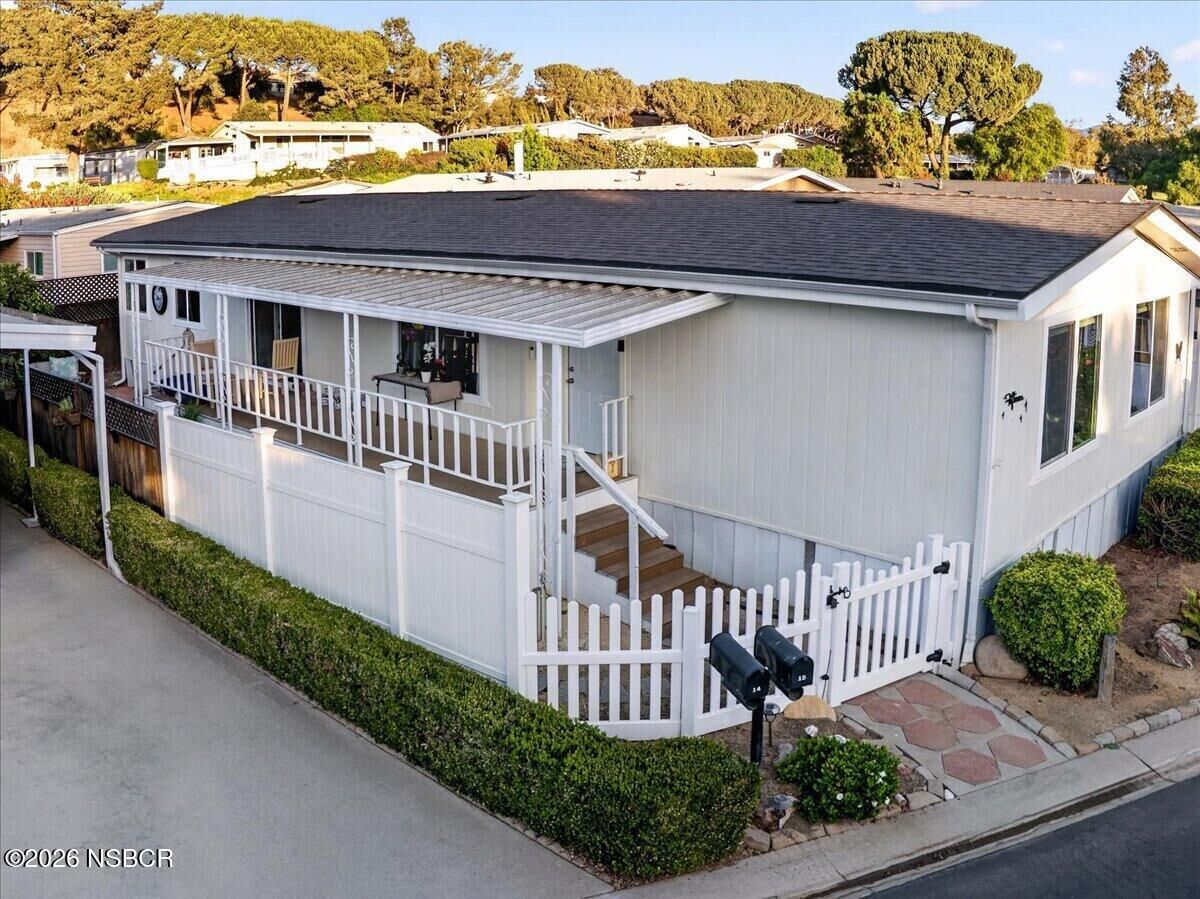 Property Photo: 15 Paseo Del Rio CA 93463