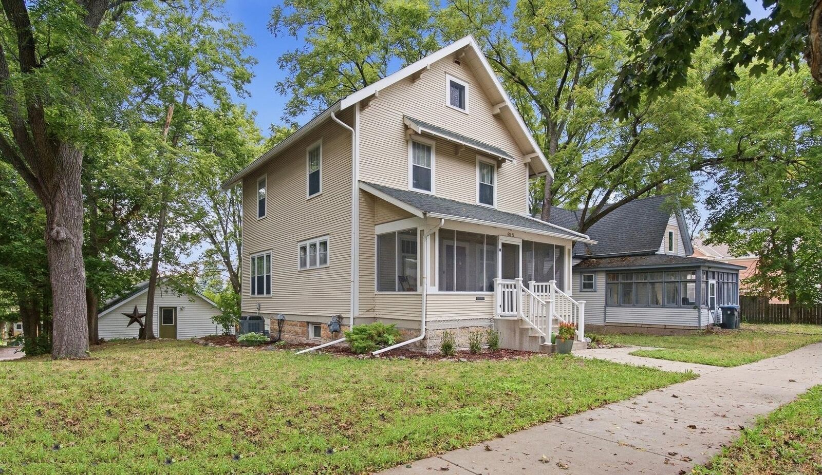 Property Photo: 816 N 5th Street MN 56001