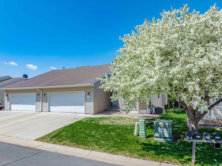 Property Photo:  102X Primrose Lane  MN 55387 