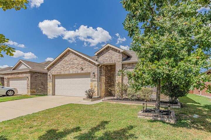 Property Photo:  2429 Senepol Way  TX 76131 