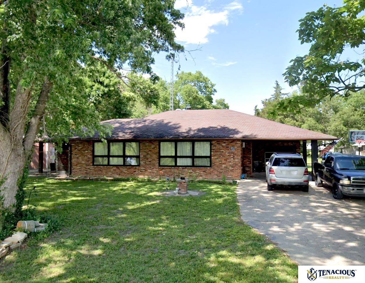 Property Photo:  411 4th Street  NE 68303 