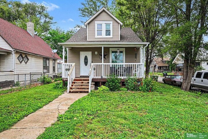 Property Photo: 2850 Meredith Avenue NE 68111