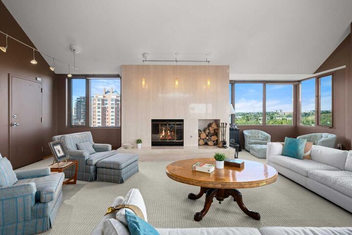 Property Photo:  500 Eau Claire Avenue SW 1002E  AB T2P 3R8 
