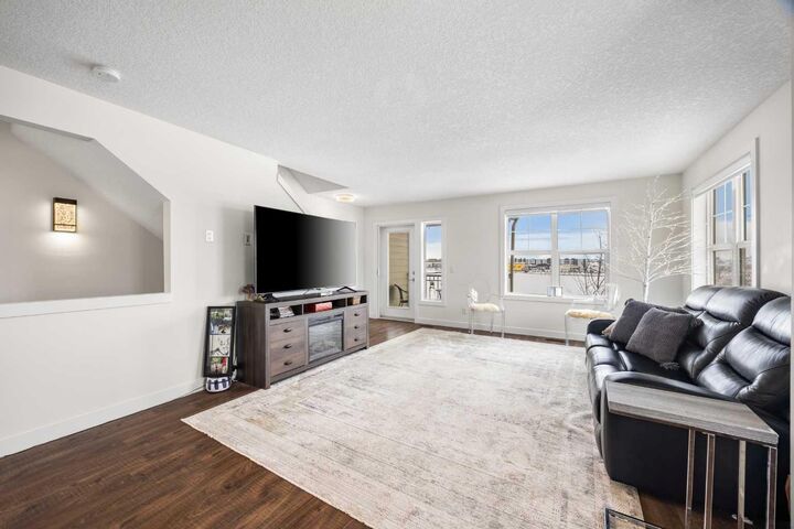 Property Photo:  111 Evanscrest Gardens NW  AB T3P 0S1 
