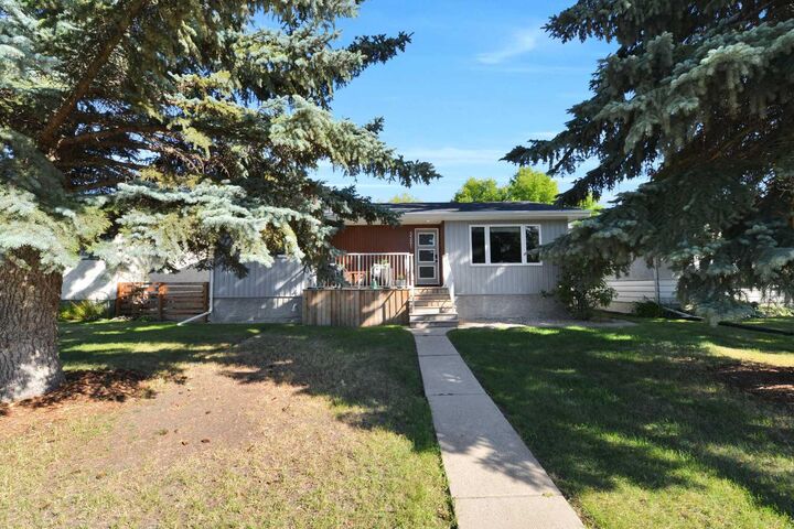Property Photo:  3321 44A Avenue  AB T4N 3J6 