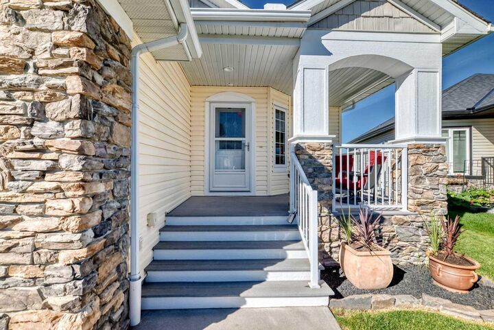 Property Photo:  17 Cimarron Park Green  AB T1S 2K2 