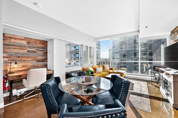 Property Photo:  135 13 Avenue SW 1007  AB T2T 0W8 