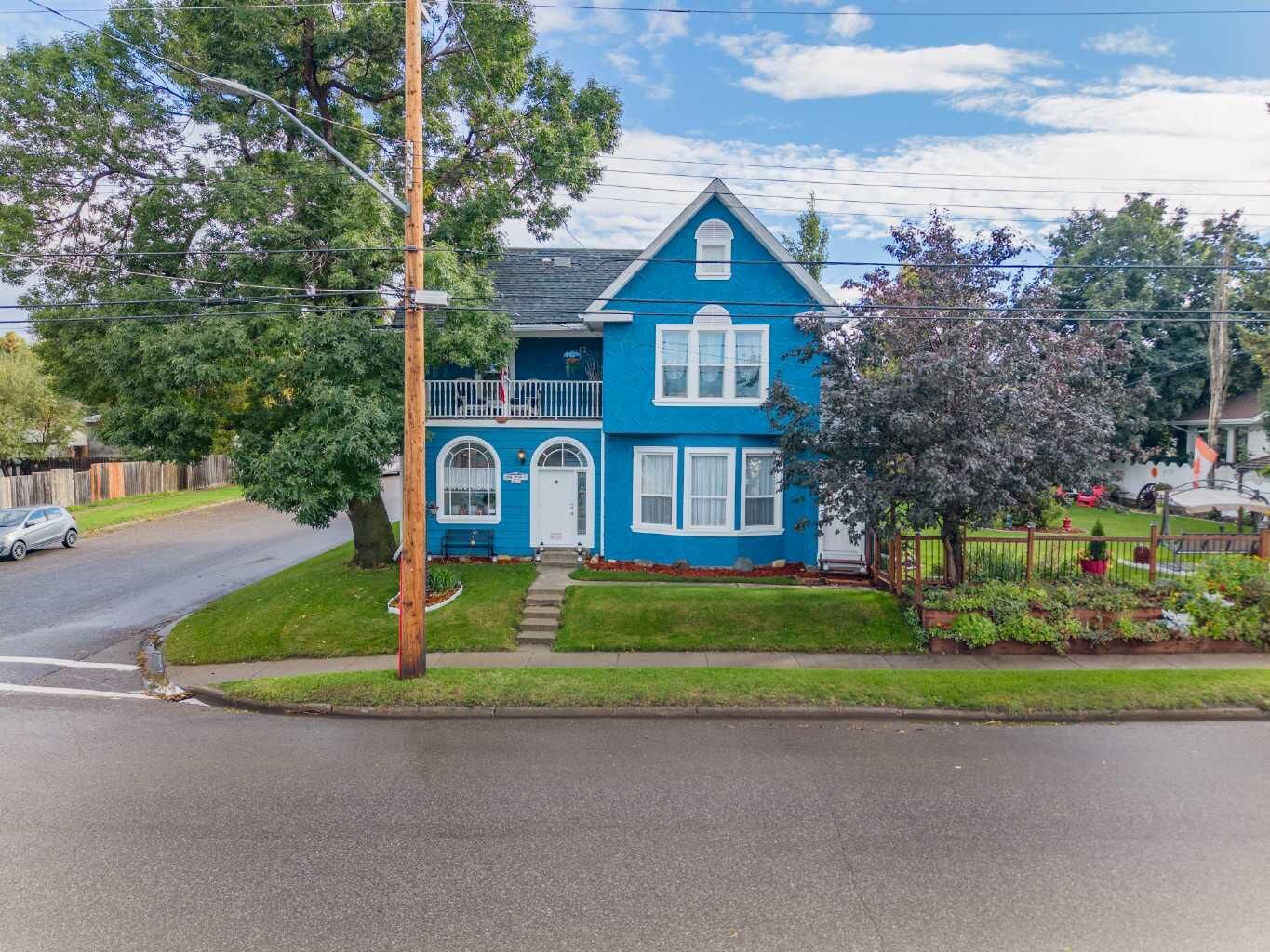 Property Photo:  606 Main Street  AB T0K 1W0 