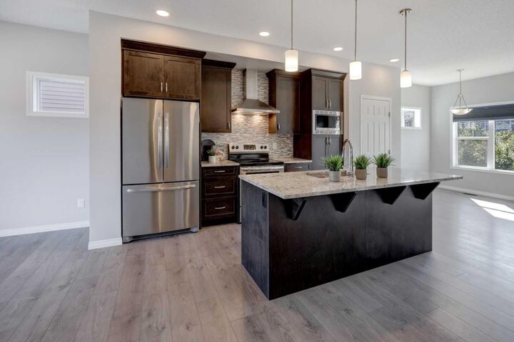 Property Photo:  172 Sundown Road  AB T4C 2M5 