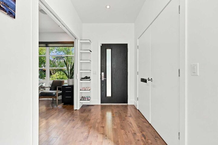 Property Photo:  433 21 Avenue NW  AB T2M 1J6 