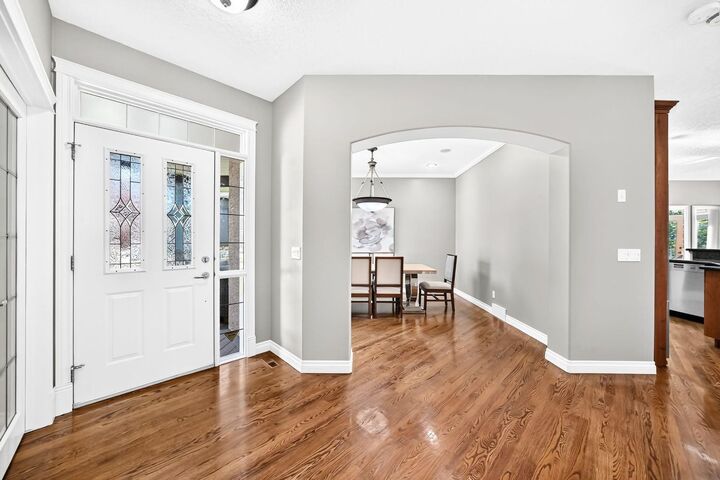 Property Photo:  15 Discovery Woods Villas SW  AB T3H 5A6 