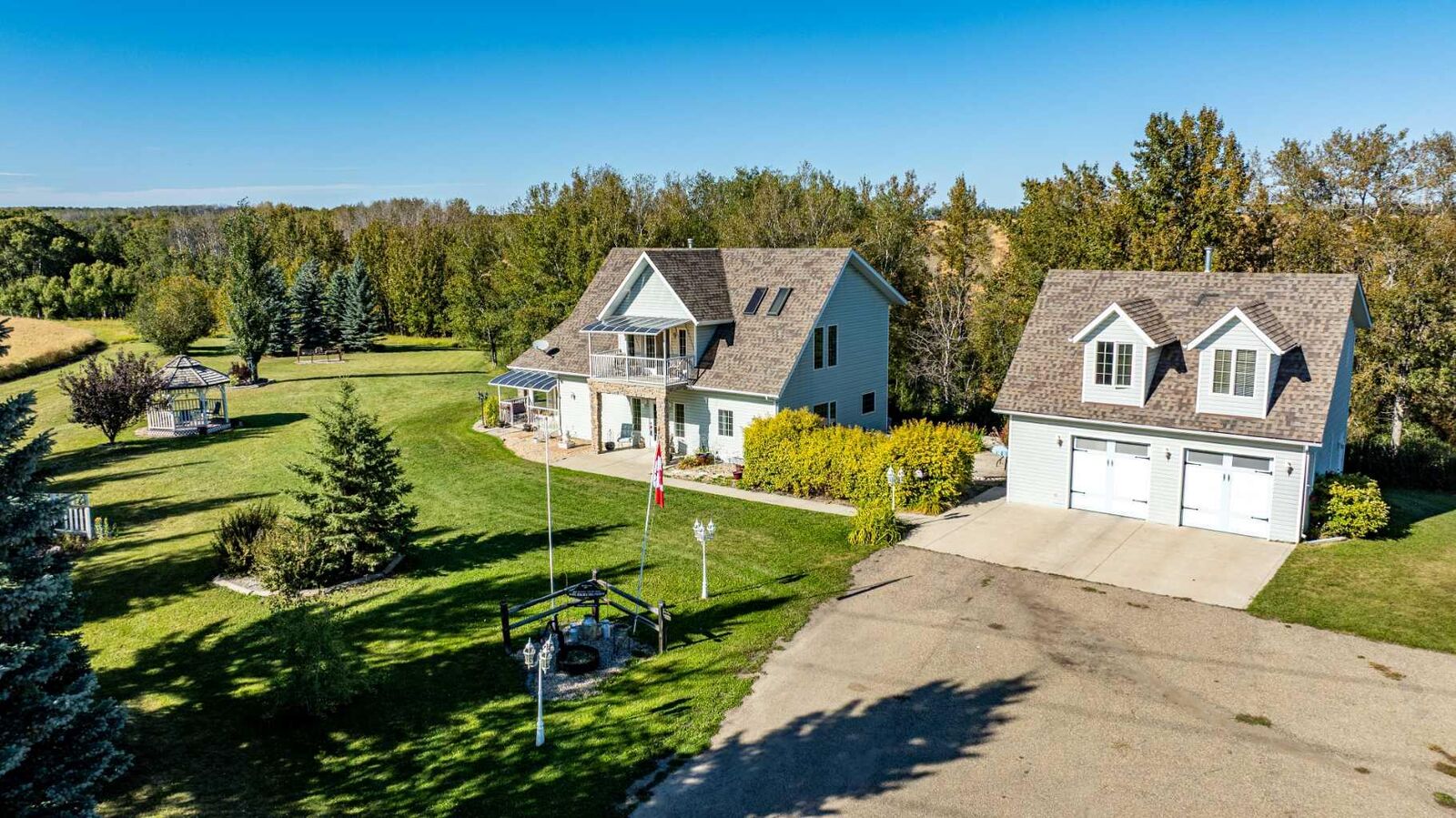 Property Photo:  26108 Township Road 381 Road  AB T4E 1G1 