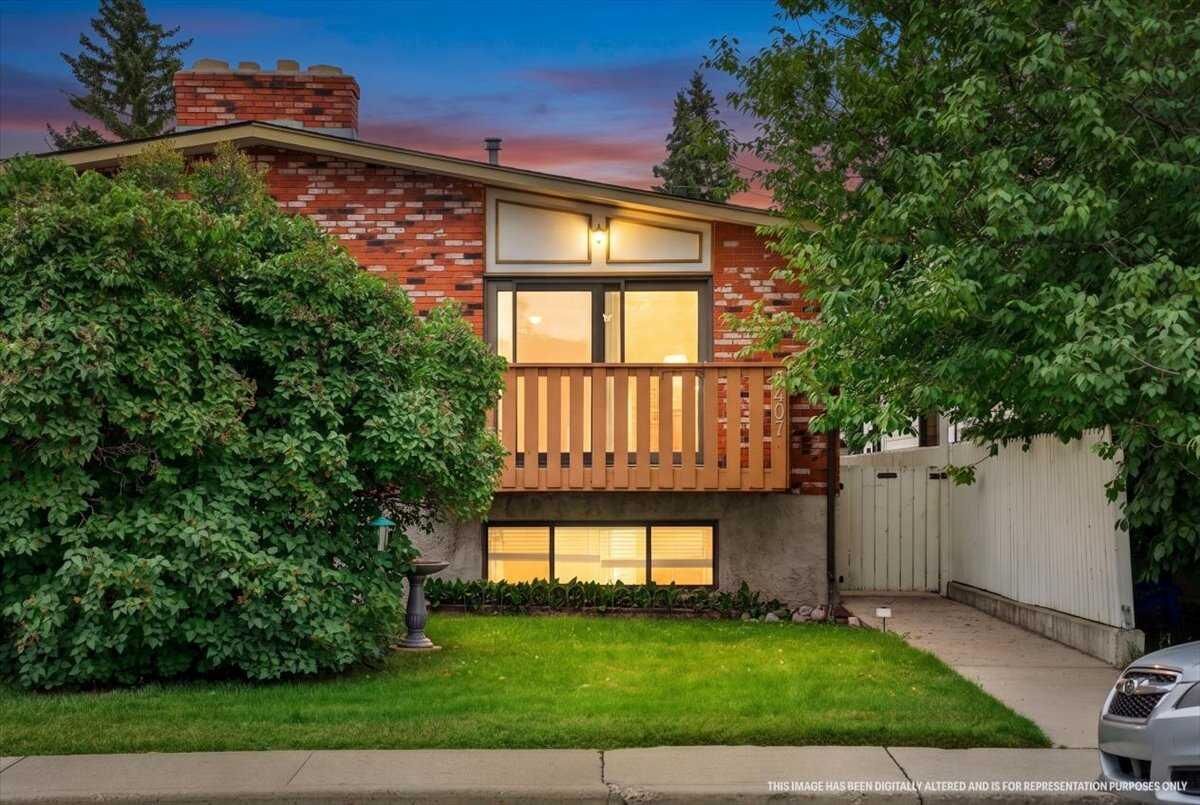 Property Photo:  6407 34 Avenue NW  AB T3B 1M9 