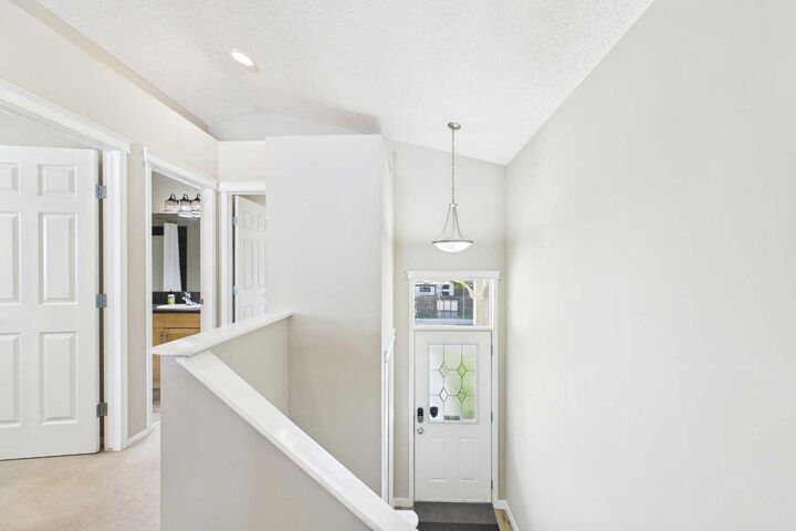 Property Photo:  75 Everglen Road SW  AB T2Y 5E9 