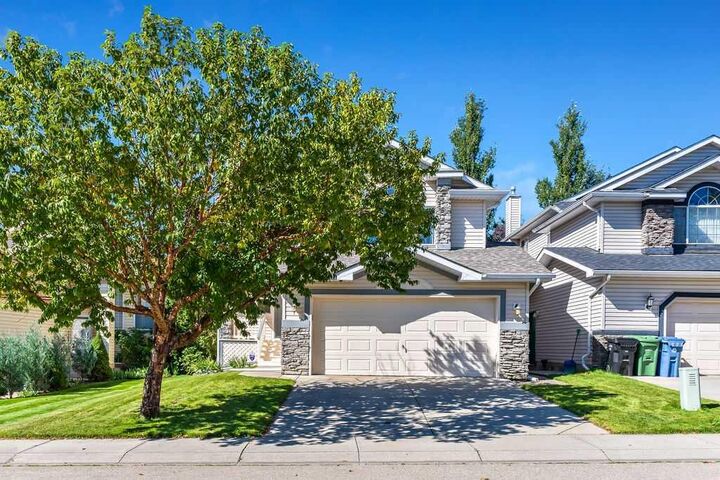Property Photo: 472 Douglas Glen Point SE AB T2Z 3G4