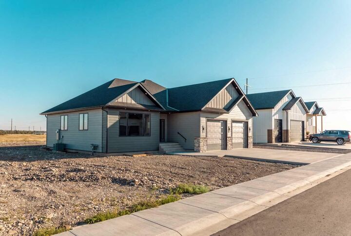 Property Photo:  941 Willow Lane  AB T0L 0Z0 
