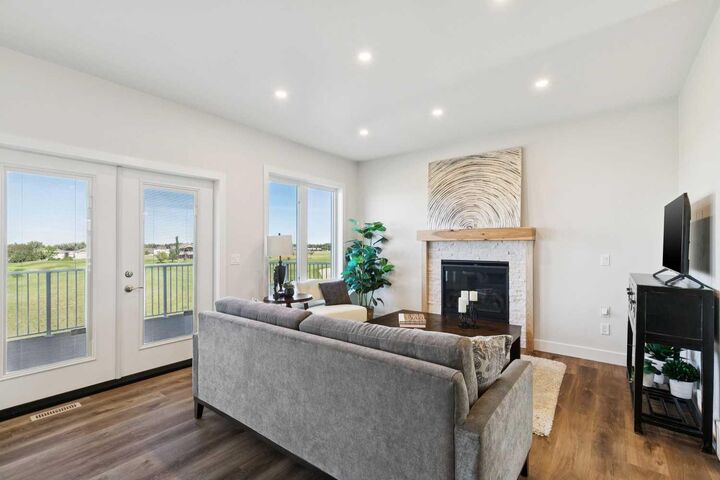 Property Photo:  714 Fairways Drive  AB T0L 2B0 