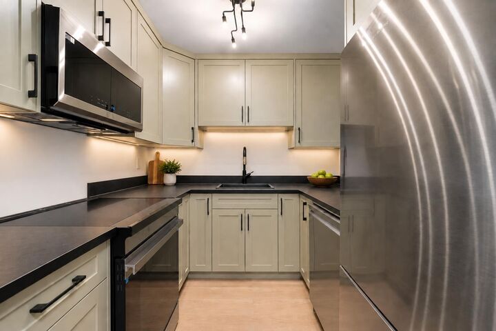 Property Photo:  70 Glamis Drive SW 2136  AB T3E 6T6 
