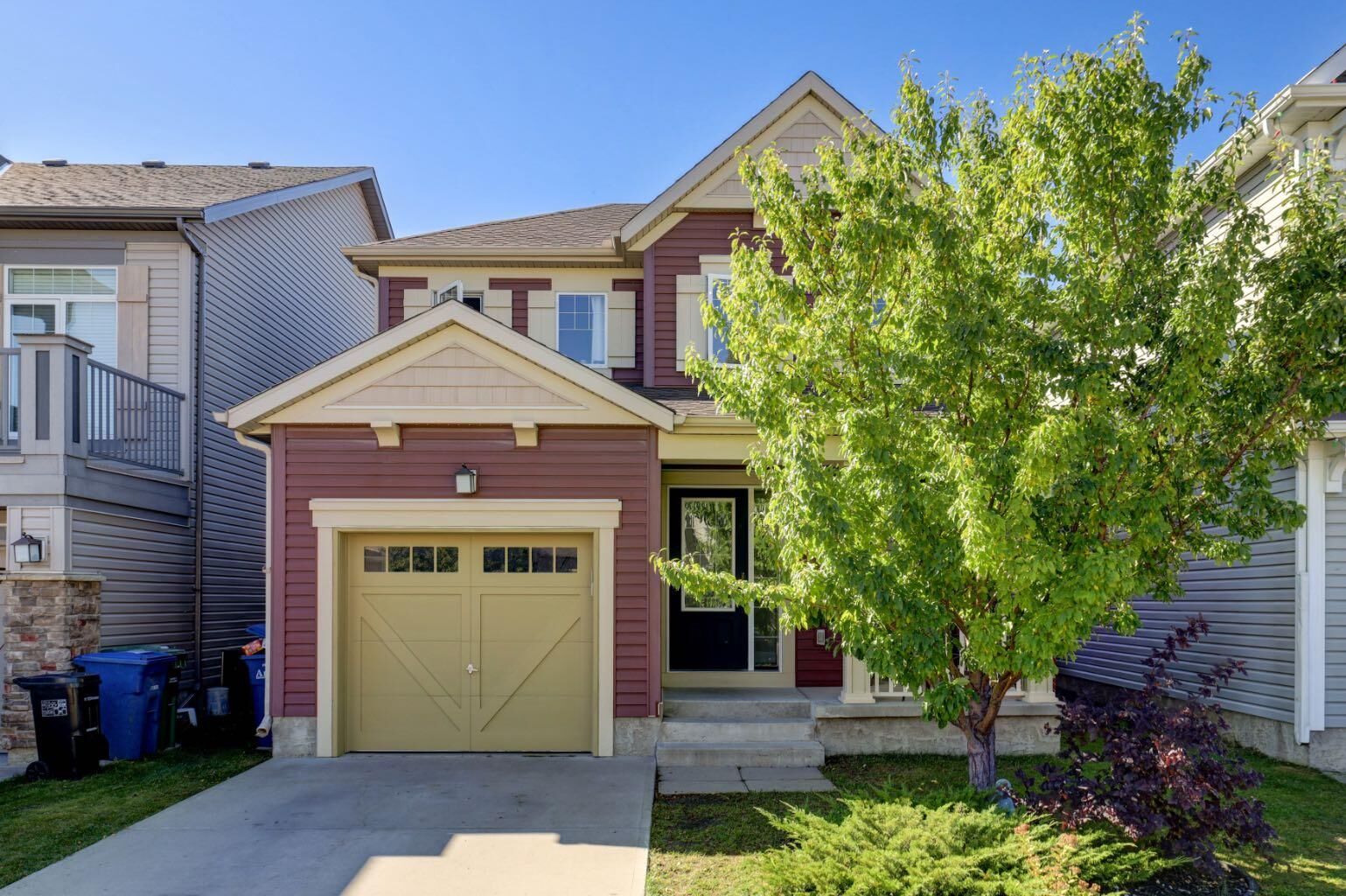 Property Photo:  944 Windhaven Close SW  AB T4B 0P3 