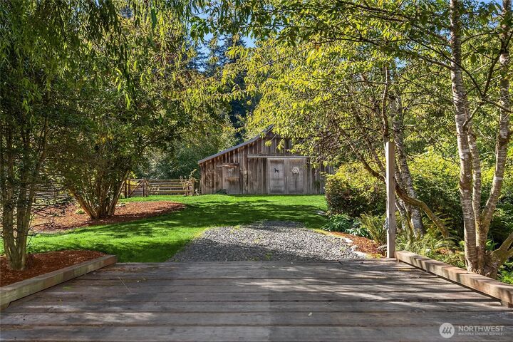Property Photo:  7183 NE Eagle Harbor Drive NE  WA 98110 