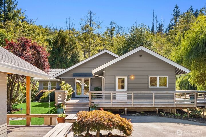 Property Photo:  7183 NE Eagle Harbor Drive NE  WA 98110 