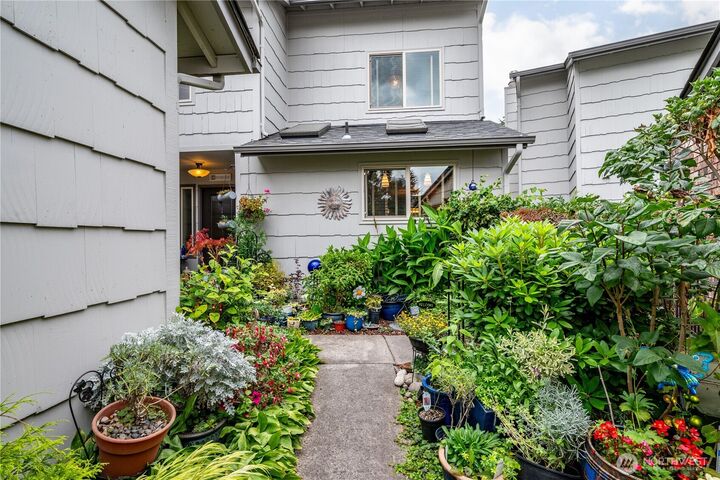 Property Photo:  2353  40th Ave 3  WA 98632 