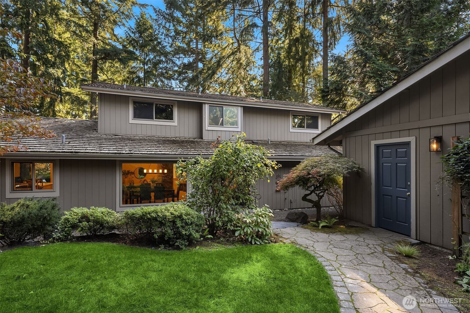 Property Photo: 8539 SE 79th Place WA 98040