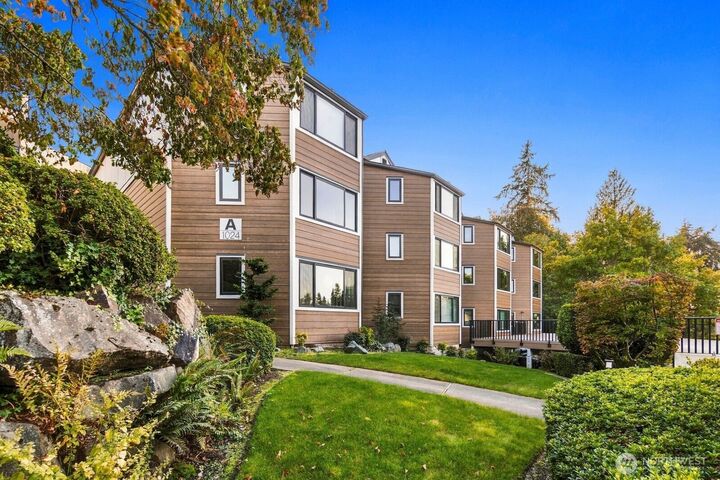 Property Photo:  1024  5th Avenue S A301  WA 98020 
