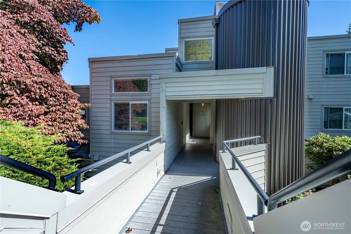 Property Photo:  7525  Old Redmond Road 403  WA 98052 