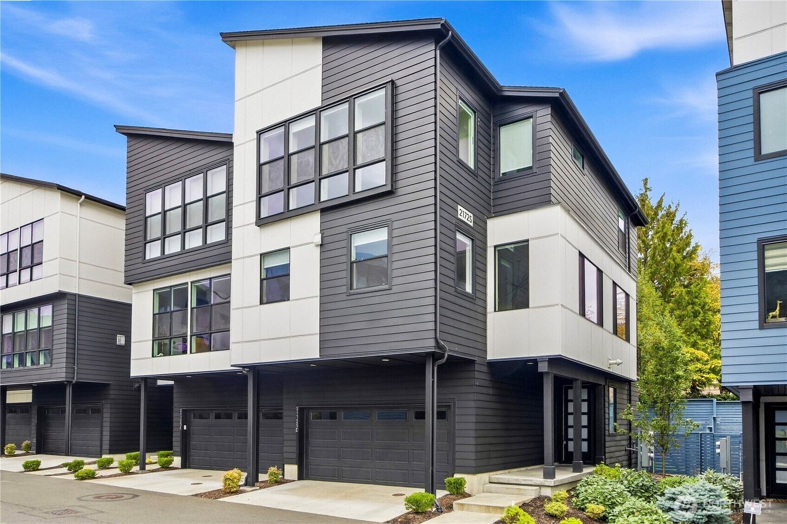 Property Photo:  21725  25th Avenue SE D  WA 98021 