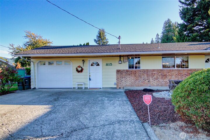 Property Photo: 815 Evans Drive WA 98284