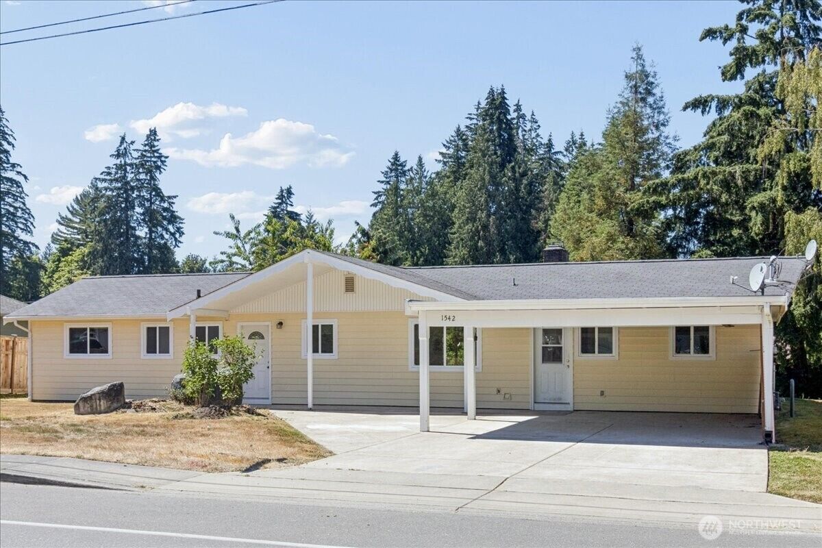 Property Photo: 1542 Roland Avenue WA 98366