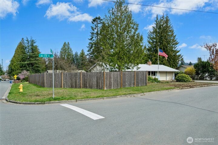 Property Photo: 12502 SE 73rd Place WA 98056