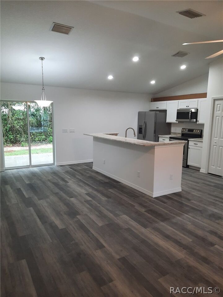 Property Photo: 605 Howard Street FL 34453